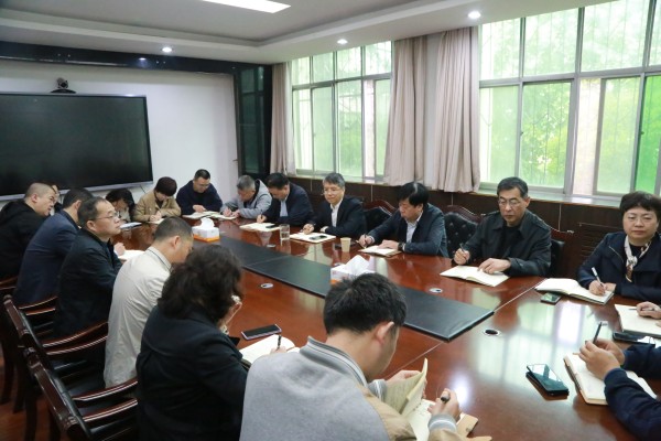 陜煤地質(zhì)集團公司黨委書記、董事長謝輝蒞臨學(xué)校調(diào)研指導(dǎo)_副本.jpg